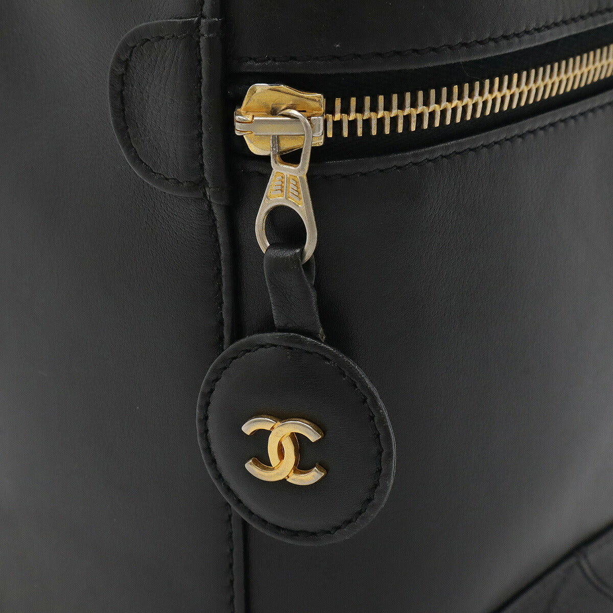 Chanel Bicolore Leather Vanity Bag - Image 5