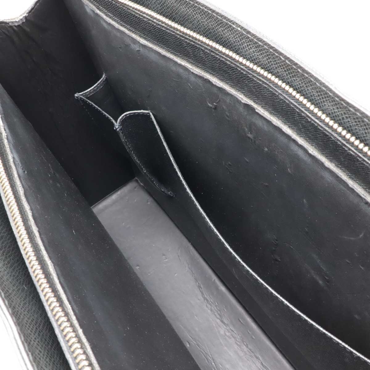 Louis Vuitton Porte-Documents Voyage Taiga 2way bag - Image 8