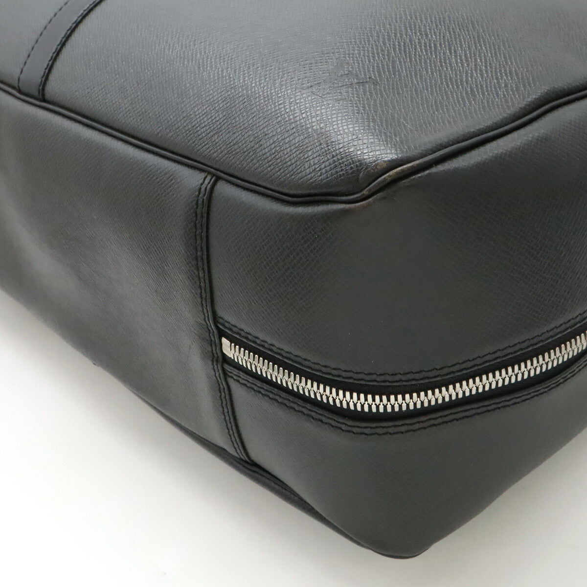 Louis Vuitton Elanga Taiga Boston Bag - Image 3