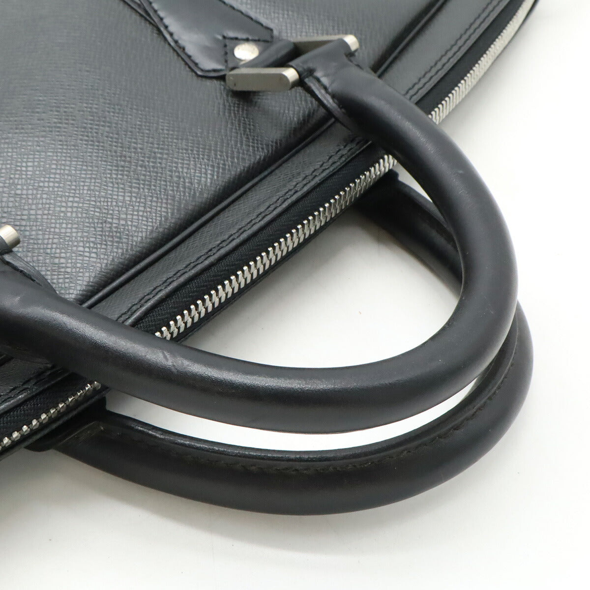 Louis Vuitton Elanga Taiga Boston Bag - Image 4