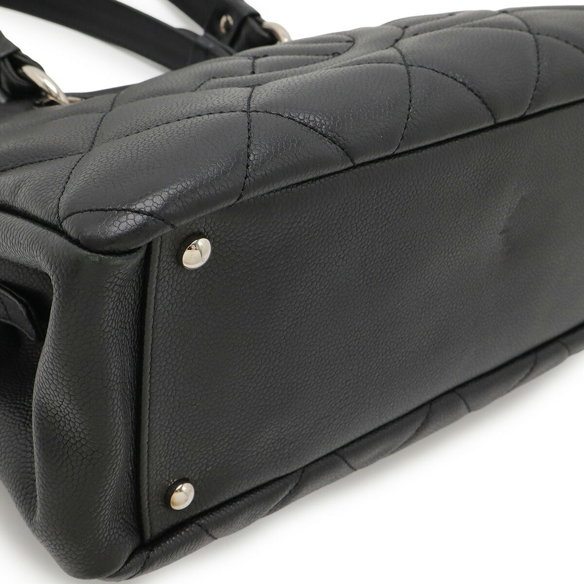 Chanel Matelasse Caviar Leather Handbag - Image 3