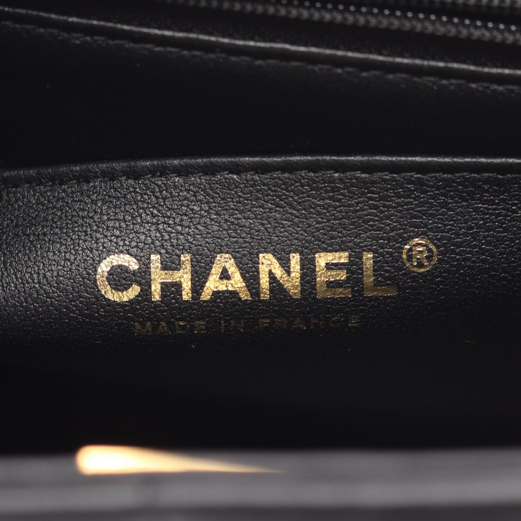 Chanel Choco Bar Lambskin Shoulder Bag - Image 4