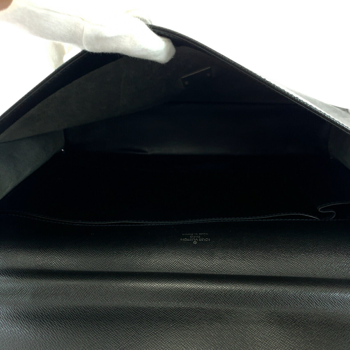 Louis Vuitton Angara Taiga Business Bag - Image 10